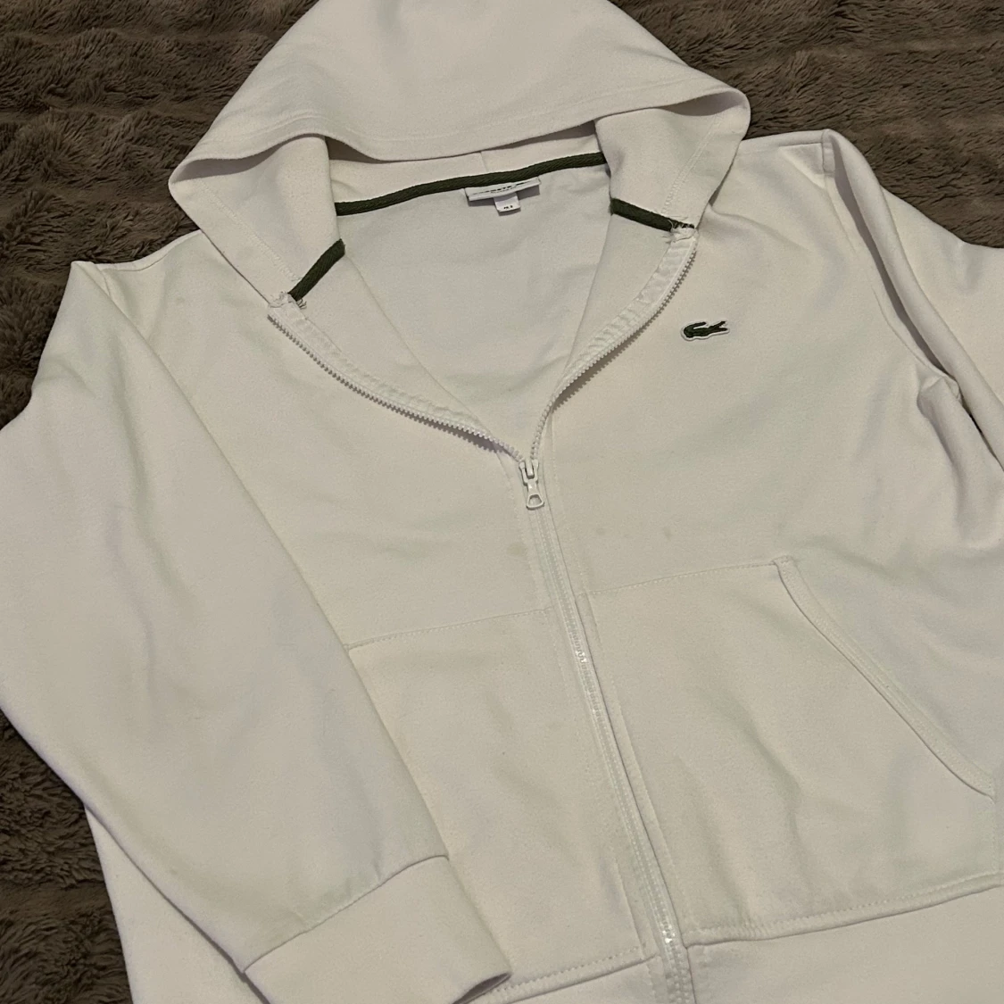 Vit huvtröja från Lacoste