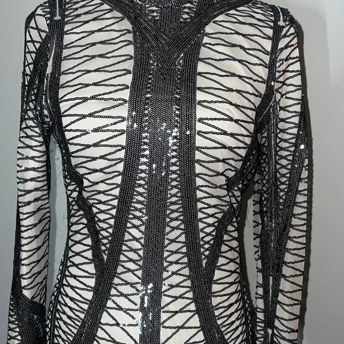 Svart och vit glittrig klänning - 2