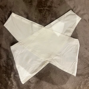 Vit rop från Gina Tricot - Superfin top från Gina Tricot. Helt oanvänd!☺️