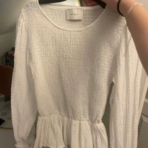 Söt vit blus - Långärmad tunn blus💕💕