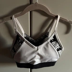 Nike träningstopp - Skit snygg Nike sporttopp 