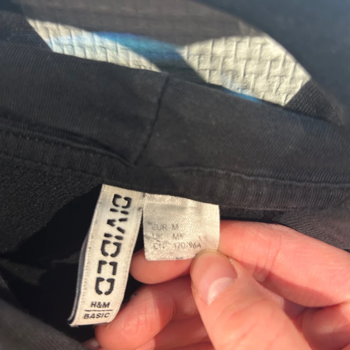 Svart hoodie från H&M Divided - 2