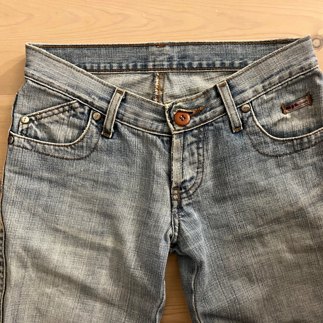 Ljusblåa lågmidjade jeans - 4