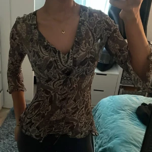 Blus - Blus med möster