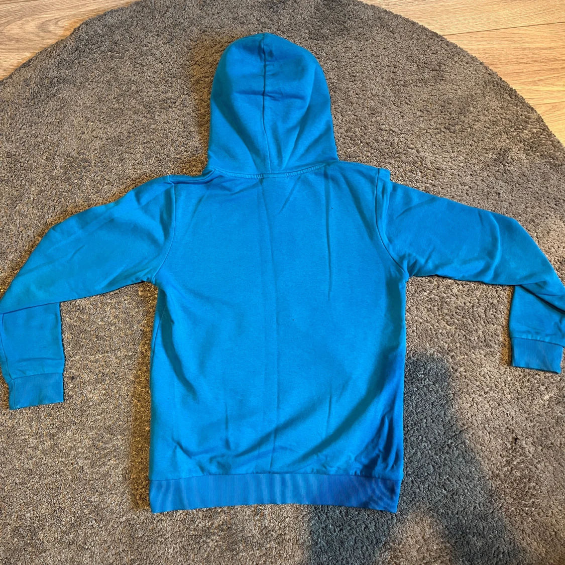 Blå hoodie från Peak Performance - 1