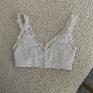 Topp - Jätte bekväm topp/bh. Har inga padding i sig.