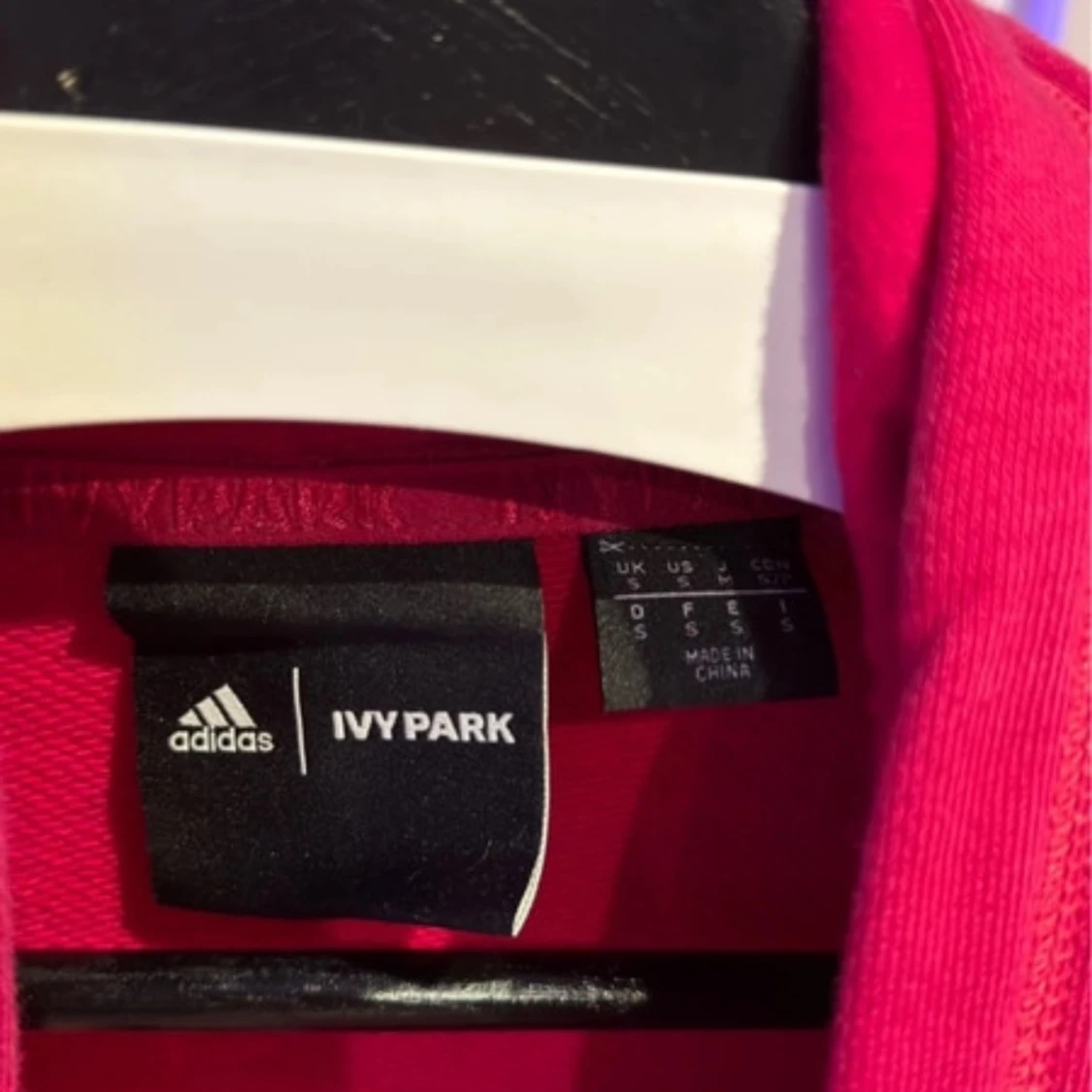 Rosa hoodie från Ivy Park - 2