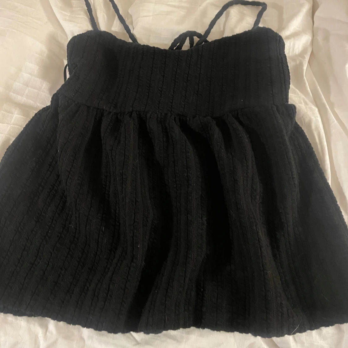 Svart ribbad linnetopp - 2