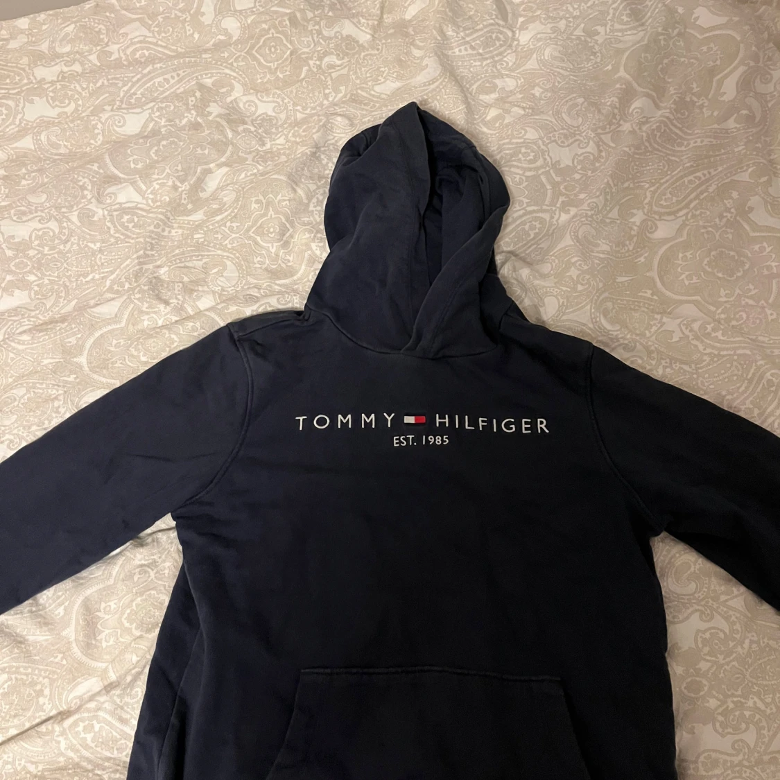 Mörkblå hoodie från Tommy Hilfiger