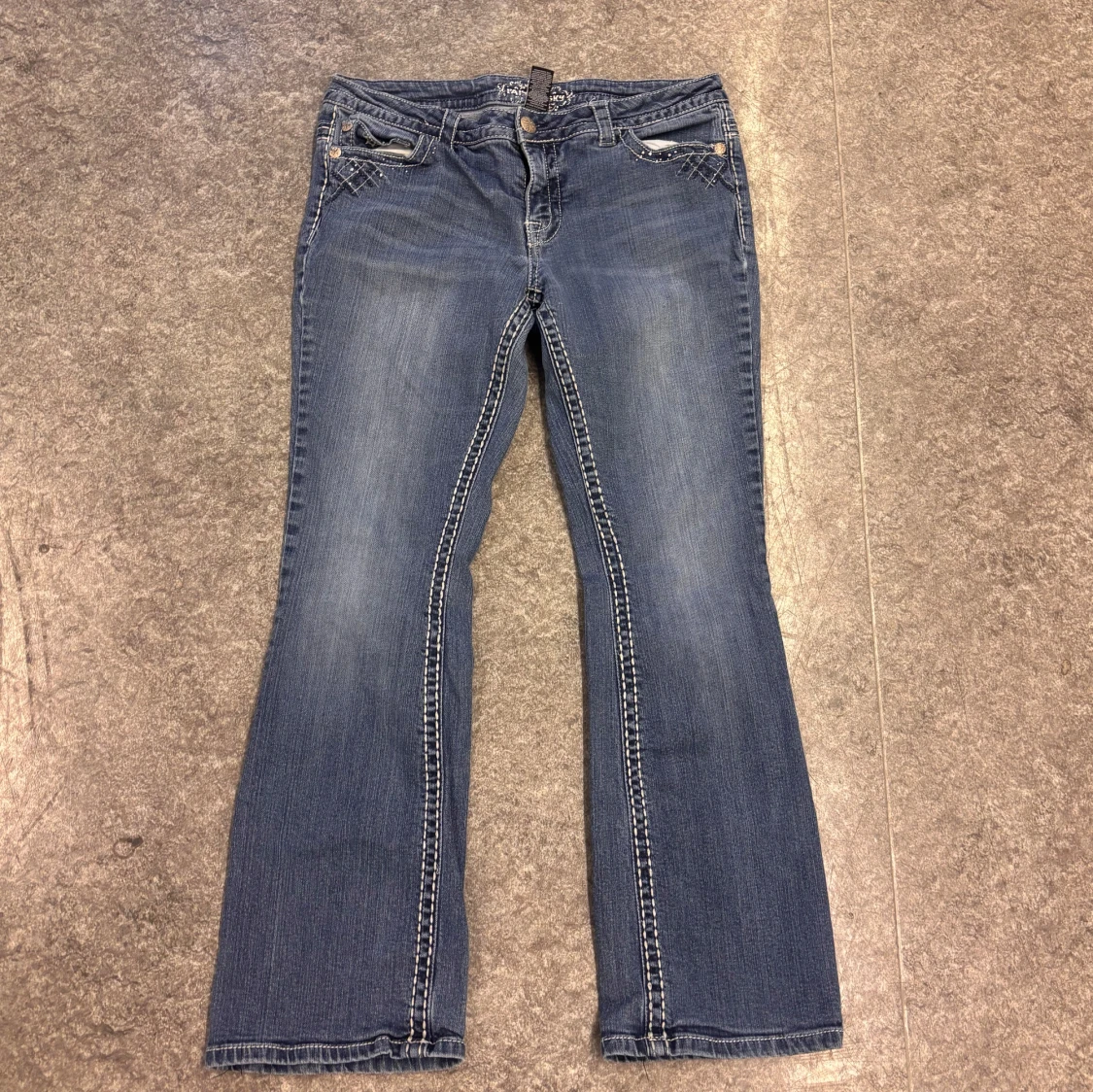 Blå bootcut jeans