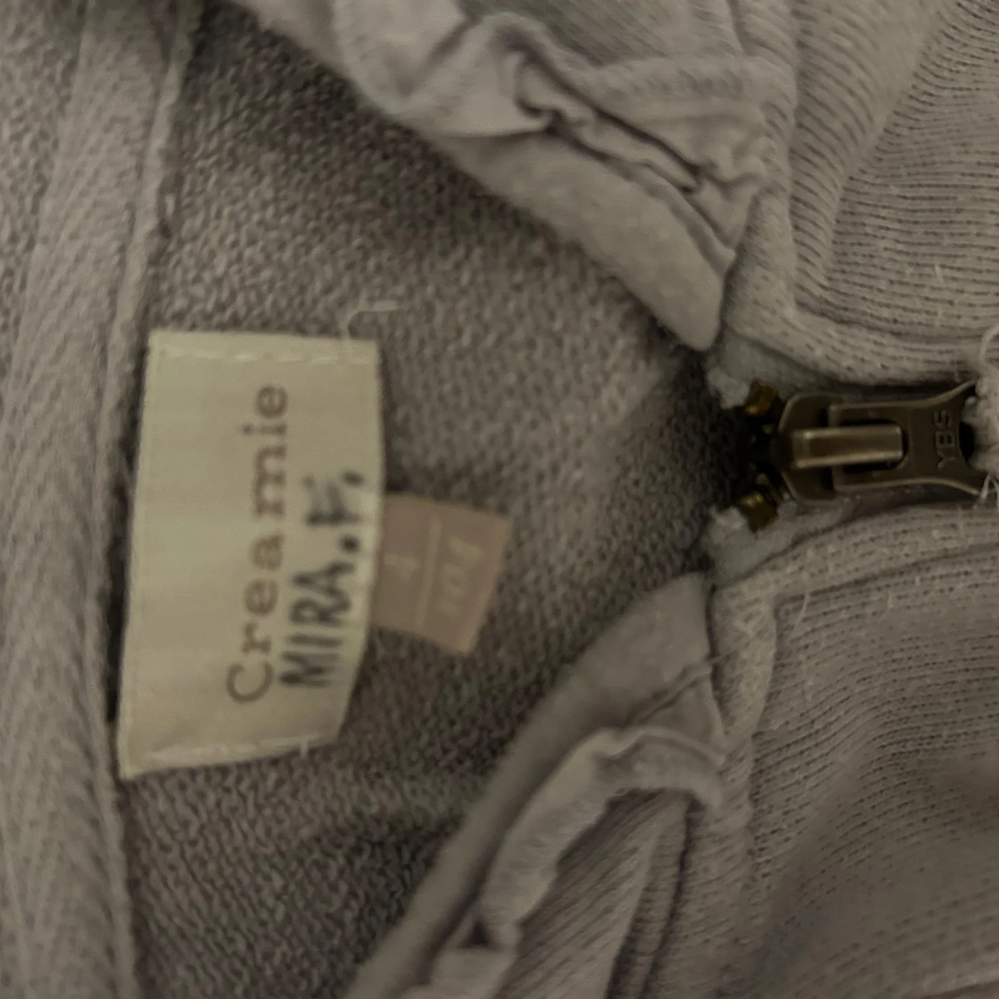 Lila zip up hoodie från Creamie - 90