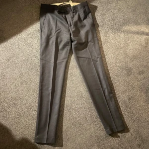 Santinello kostymbyxor  - Italienska kostymbyxor, orginalpris runt 2500kr 