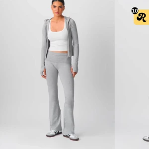 Grå yogapants   - Säljer mina gråa yogapants från Gina som är i soft touch material och är sååå sköna