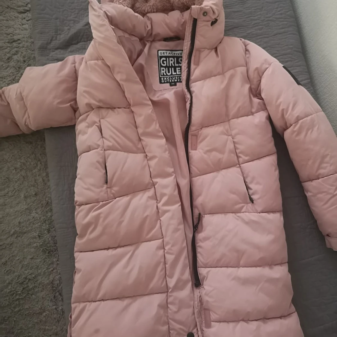 Rosa dunjacka från Girls Rule - 90