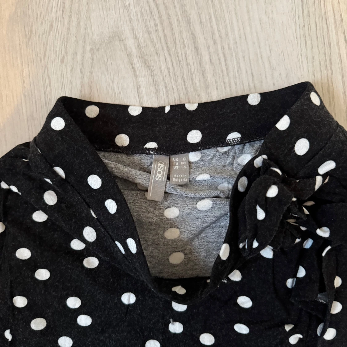 Svart prickig kjol från ASOS - 90