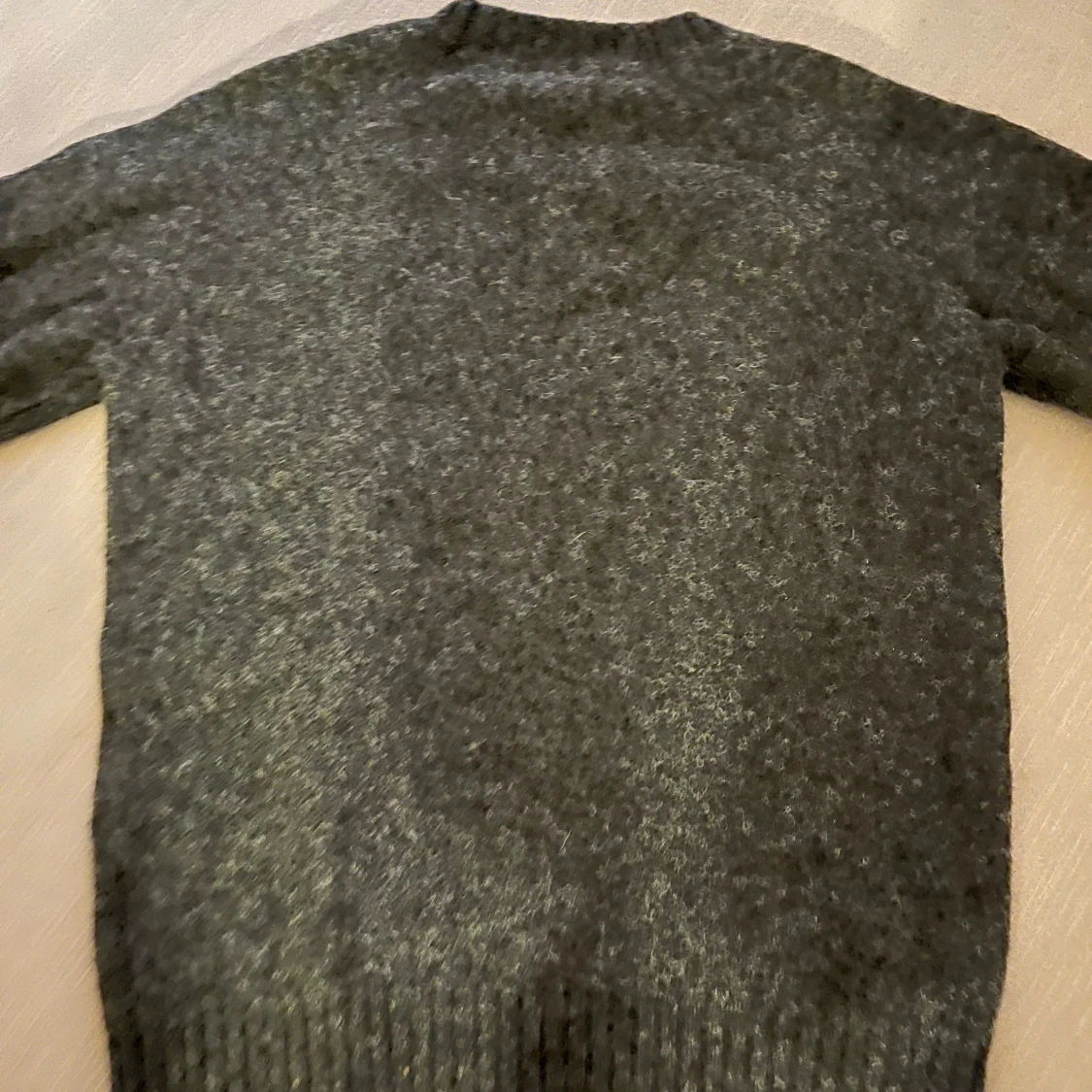 Mörkgrå stickad tröja från Uniqlo - 91