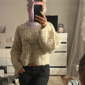 Stickad tröja  - Jätte fin stickad tröja ifrån zara! Använde typ 2 gånger!