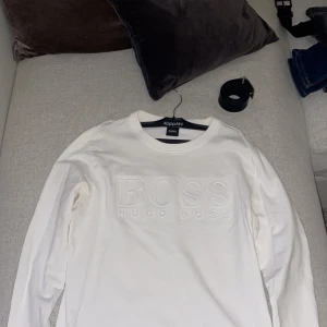 Hugo boss sweatshirt  - Säljer en Hugo boss sweatshirt som inte kommer till användning längre. Ingen defekter eller liknande. 