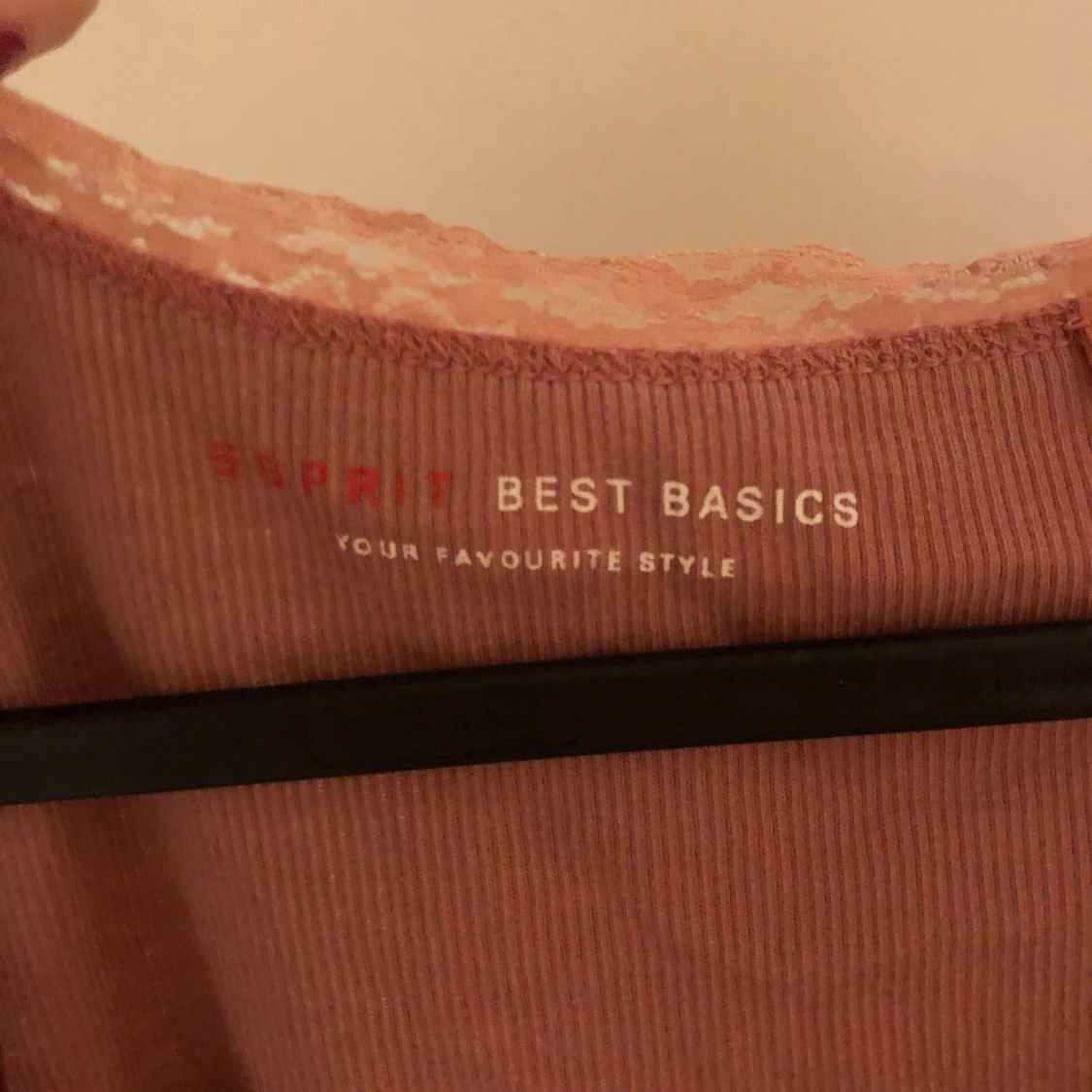 Rosa ribbad linnetopp från Esprit - 91