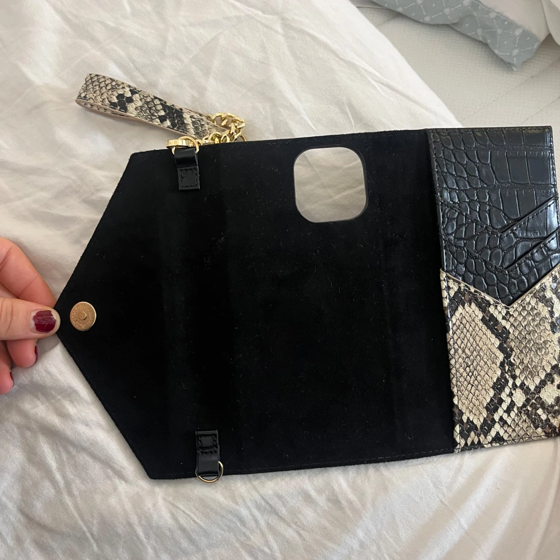 Svart och ormmönstrad kuvertväska - 91