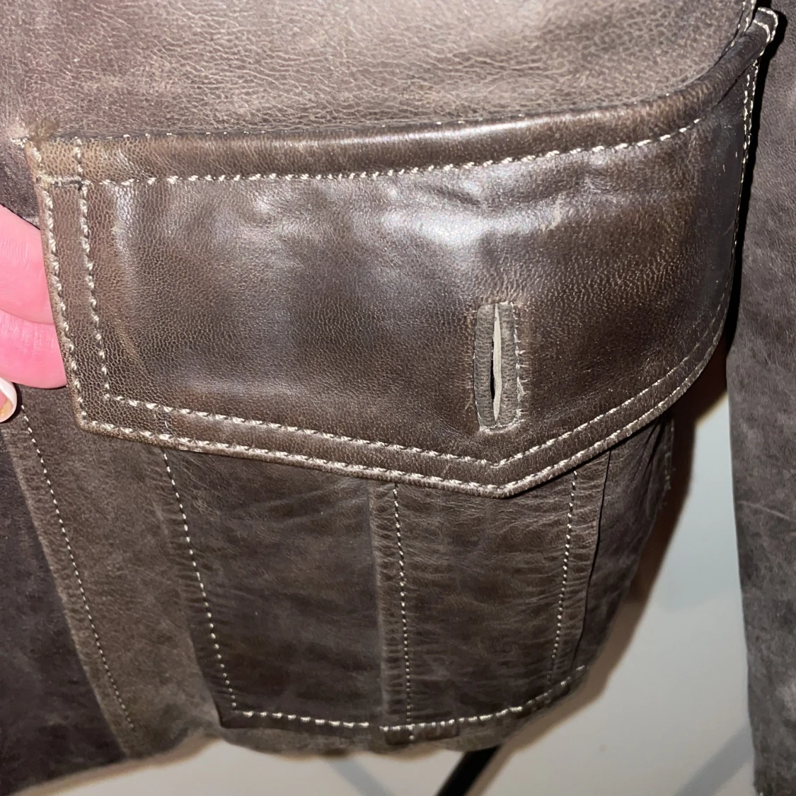 Brun skinnjacka med knappar - 92