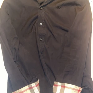 Burrberry skjorta  - Använt skick 