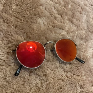 Solglasögon  - Mycket bra kvalitet på glasögonen 