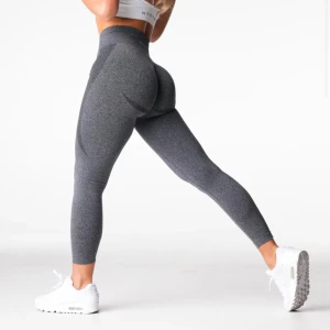 Nvgtn leggings  - Black Speckled Mid Rise Contour Seamless Leggings storlek s. Använda 1-2 gånger 