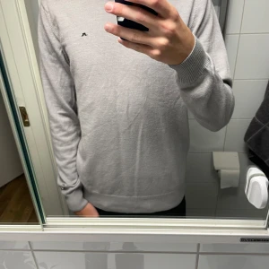 J.Lindberg sweatshirt  - Perfekt höst tröja som passar med allt möjligt | nyskick (9/10) | hör av er för mer frågor eller funderingar!
