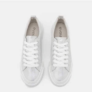 Silver skor - Even&Odd  Sneakers i silver som ej säljs längre! Endast använda en gång!