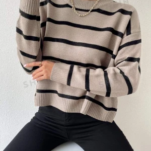 Stickad tröja  - Stickad tröja från Shein inte använd någon gång. Är i bra kvalitet för att va Shein skriv för fler bilder 