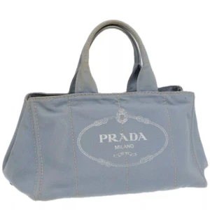 Prada Canapa väska - Denna väska är designad för att hjälpa dig varje dag. Väskan är praktisk att bära och moderiktig design.  