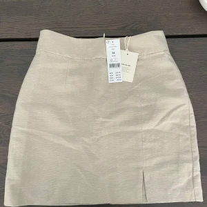 Linnekjol - Jättefin linnekjol från ginatricot som aldrig är använd! Storlek 34🩷🥰