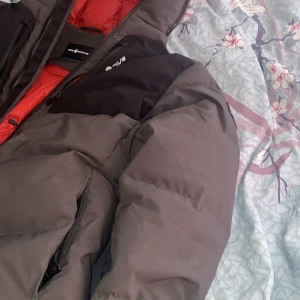 SAil racing vinter jacka  - Har haft den på mig 5-7 gånger den va ganska skön men passade it mig riktigt mycke 