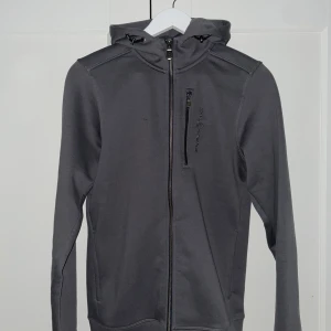 Sail Racing Zip - Säljer denna feta Sail racing zip tröja | 10/10 skick | inte använd | skriv för frågor om tröjan!