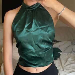 Fest topp - Grön fest topp som är egen sydd. Aldrig använd💚