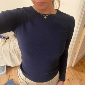 Ribbad långärmad tröja - Ribbad basictröja från Gina tricot.