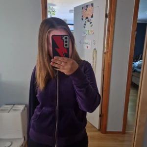 Tröja lindex - Säljer denna söta tröja för 200 kr, nypris är 350 / använd en del men otroligt bra kvalitet 