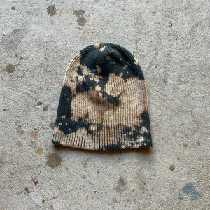 Bleached Beanie  - Bleached mössa. Vintage skick utan flaws