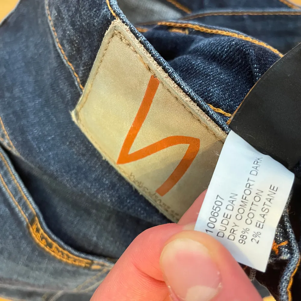 Hej! Säljer nu dessa sjukt snygga nudie jeans. Superfint skick! Passformen är slim . Jeans & Byxor.