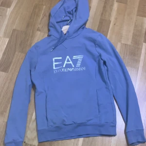 Ea7 hoodie dam  - Hoodie  S/M Använd fåtal gånger som ny
