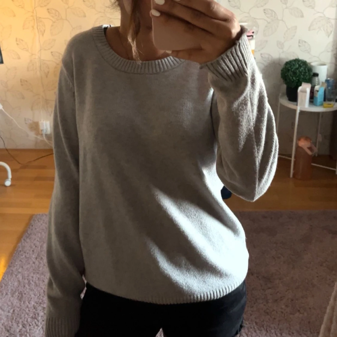 Ljusgrå stickad tröja från Vila!