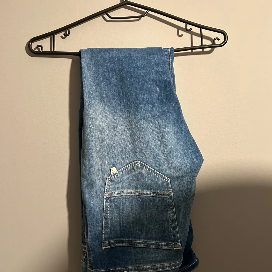 Blåa slim jeans från Jack and Jones