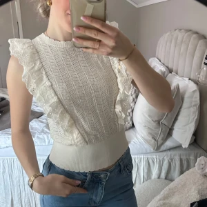 Broderie topp🤍 - Superfin topp ifrån Holly&White🤍