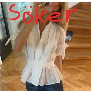 !SÖKER! - Söker denna blus från Zara i stl XS-S. Hör gärna av dig om du säljer en sådan❤️