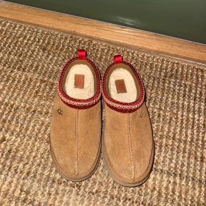 Ugg tazz - Ugg tazz storlek 36. Använda men går att tvätta och fräscha till. Nypris 1245kr