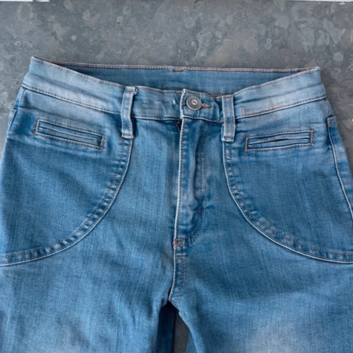 Utsvängda bootcut jeans - 1