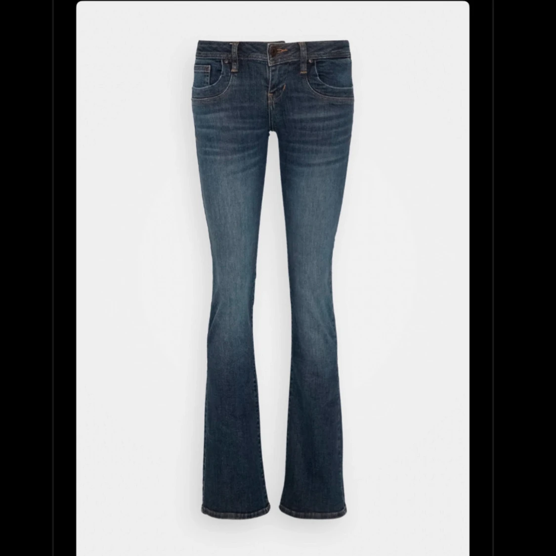 Mörkblå low waist bootcut jeans från LTB