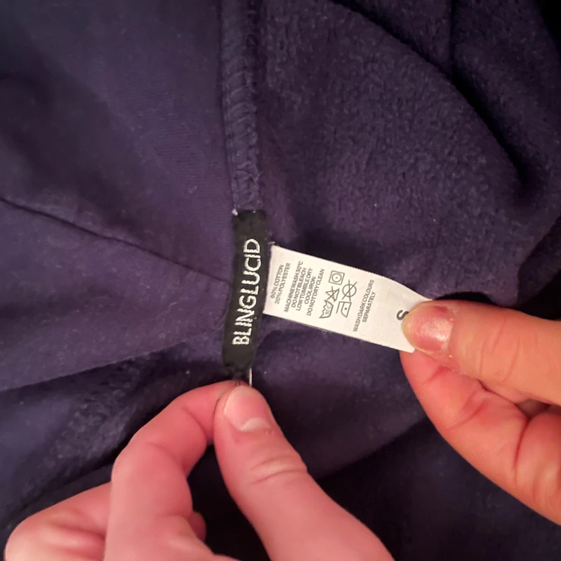 Mörkblå hoodie med Paris-motiv från Blinglucid - 1