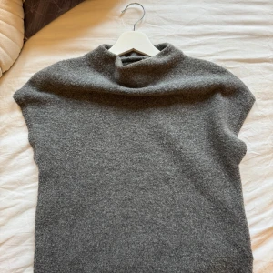 Stickad topp Lindex - Säljer denna populära stickade toppen från Lindex!🩷